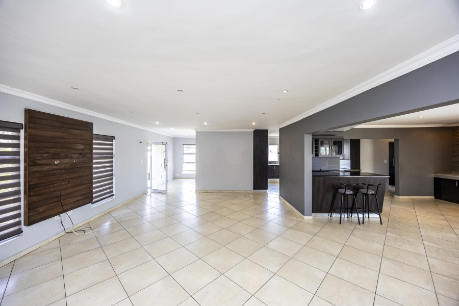 4 Bedroom Property for Sale in Sunrise On Sea Eastern Cape